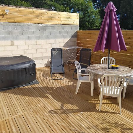 Studio Cosy Avec Terrasse Et Jacuzzi A Disposition De Mai A Aout Rians  Bagian luar foto