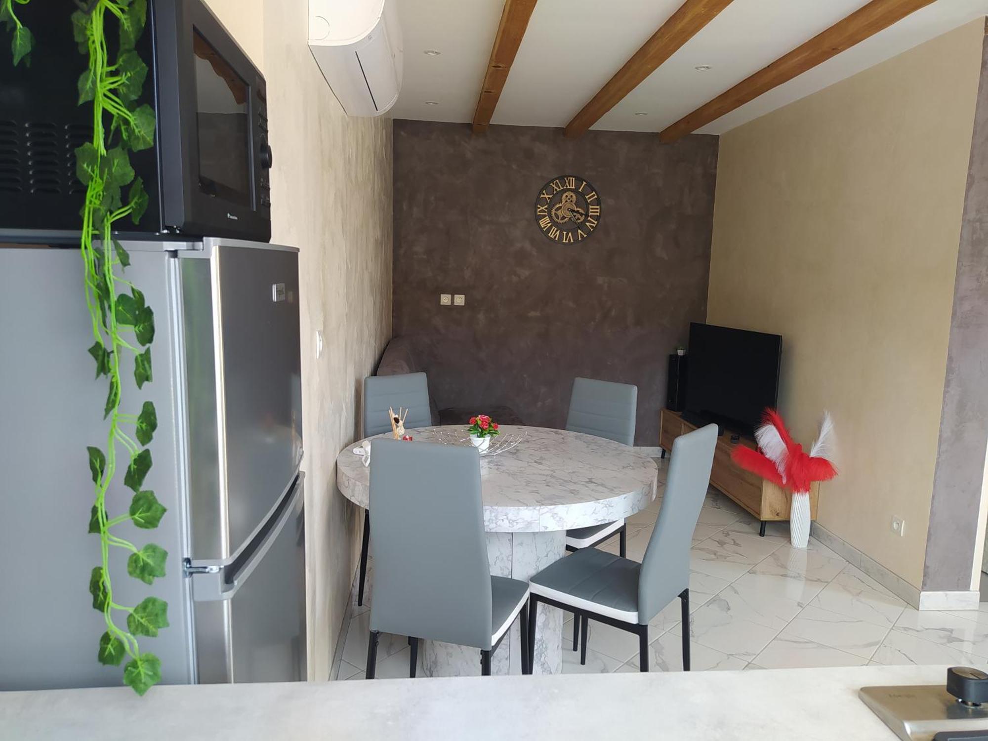 Studio Cosy Avec Terrasse Et Jacuzzi A Disposition De Mai A Aout Rians  Bagian luar foto