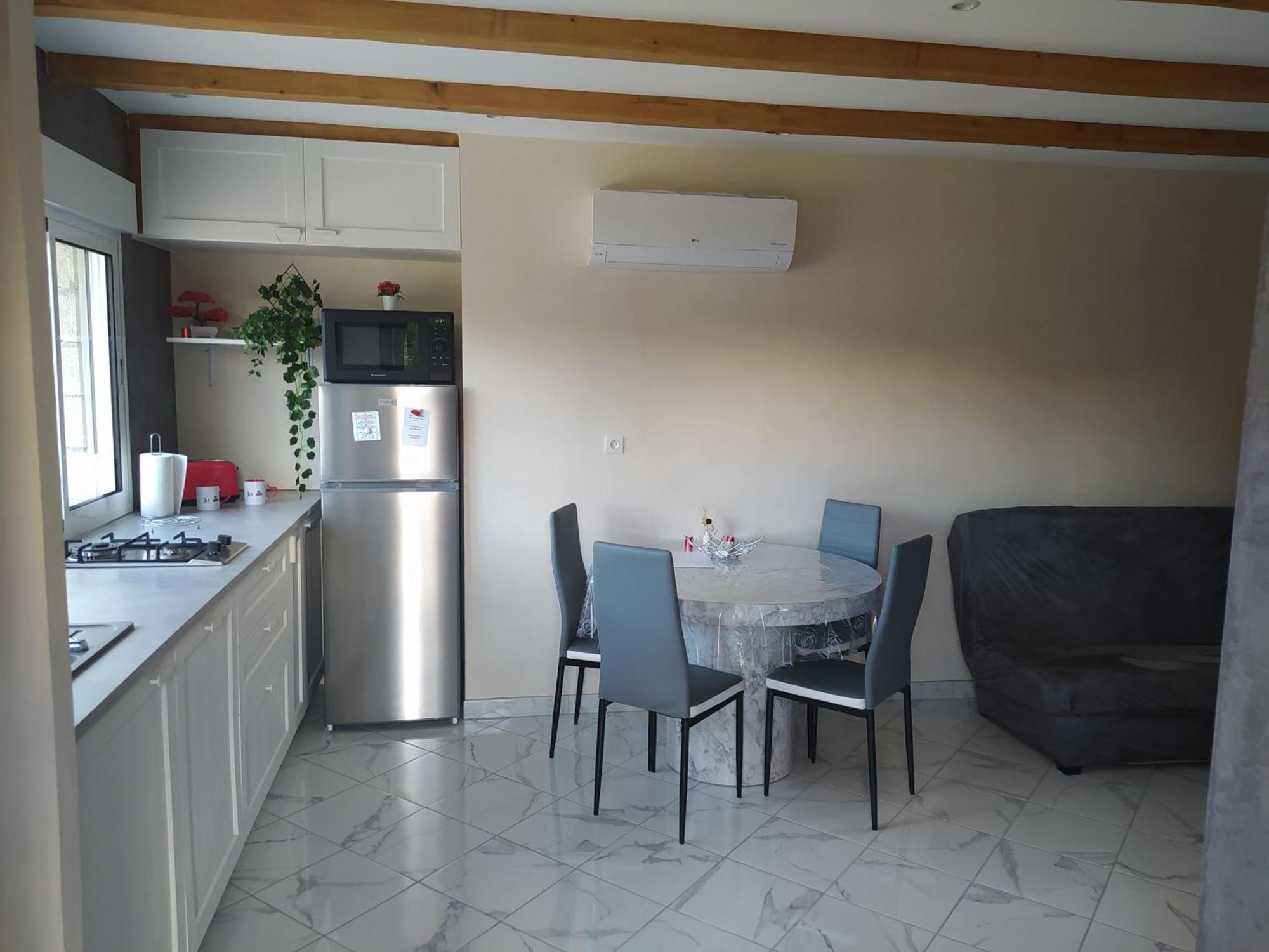 Studio Cosy Avec Terrasse Et Jacuzzi A Disposition De Mai A Aout Rians  Bagian luar foto