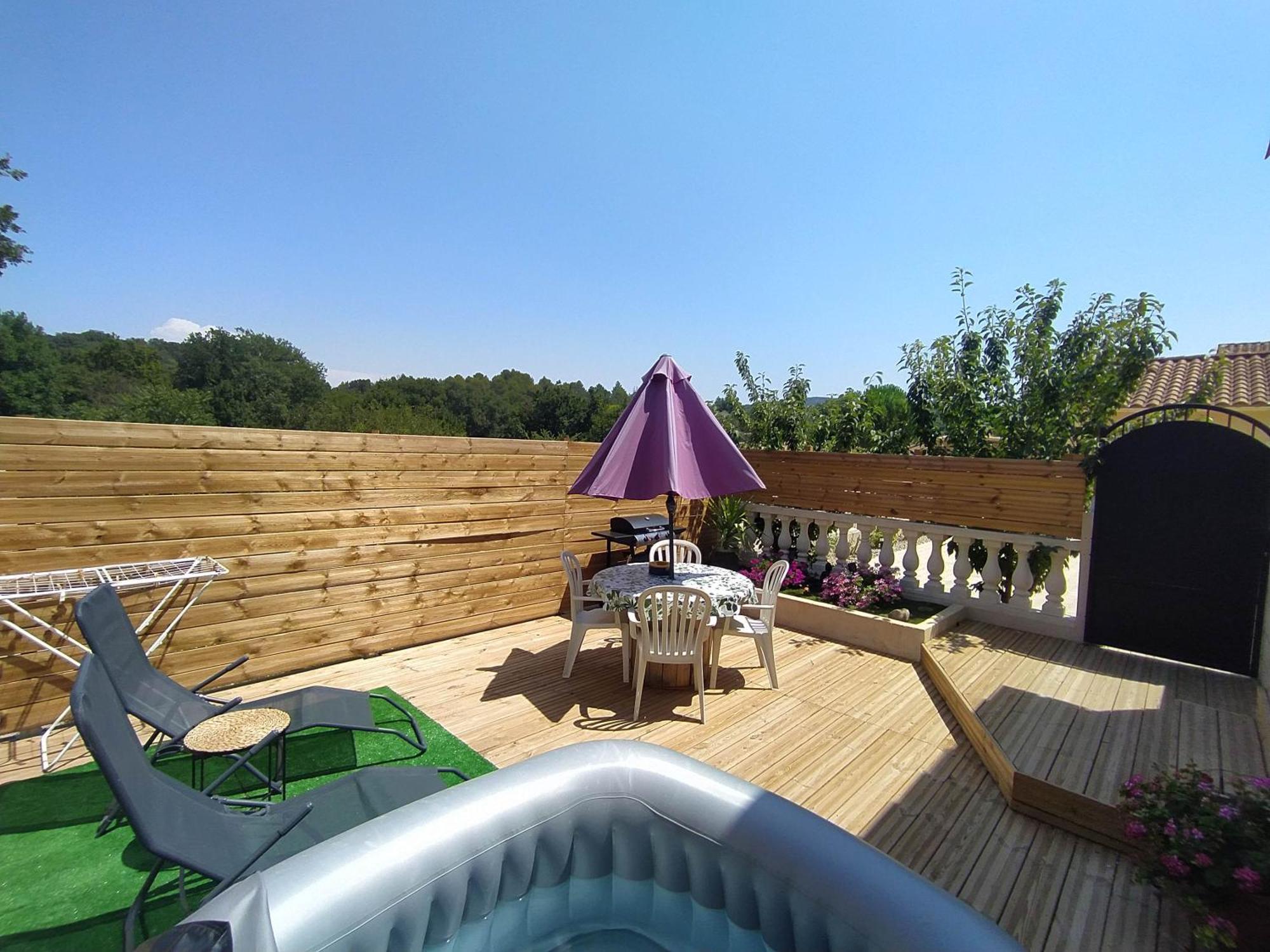 Studio Cosy Avec Terrasse Et Jacuzzi A Disposition De Mai A Aout Rians  Bagian luar foto